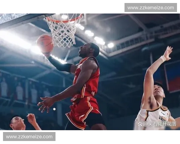 折射进球背后的战术智慧与球员瞬间决策分析